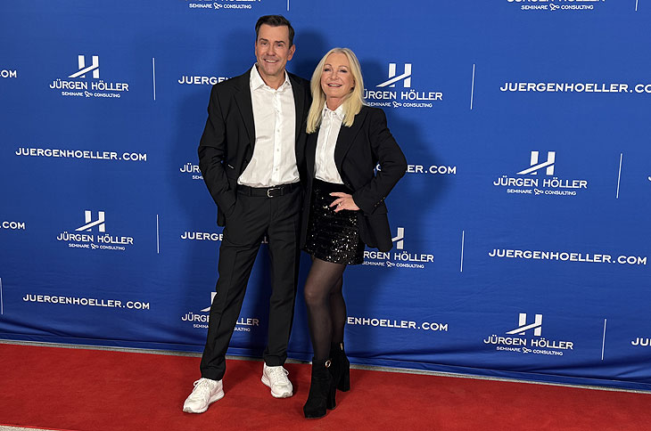 Jürgen Höller mit Frau Kerstin bei den Jürgen Höller Power-Days 2024 in der Olympiahalle am 1.12.2024 (©Foto: Martin Schmitz) 